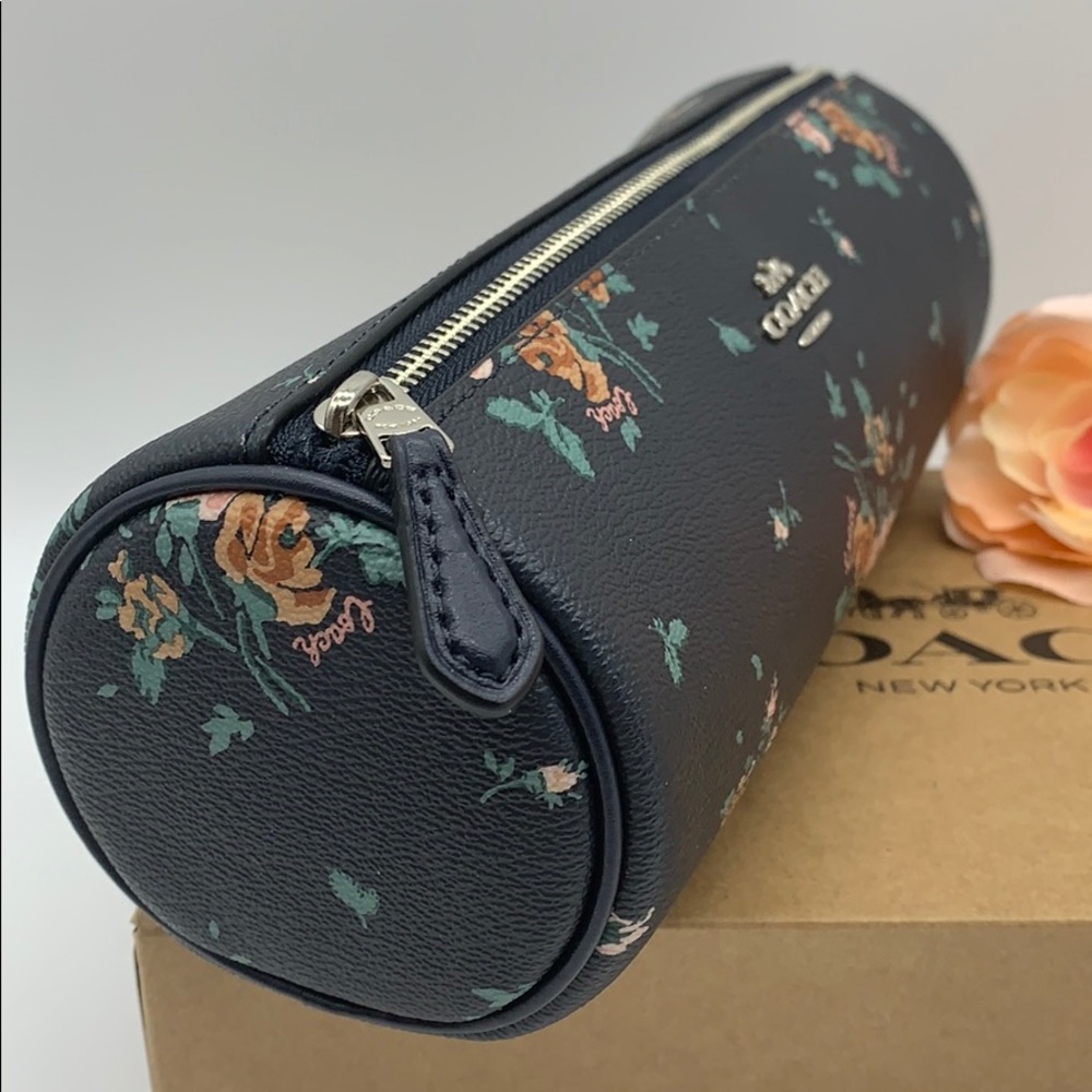 COACH MAKEUP BRUSH HOLDER WITH ROSE BOUQUET PRINT - Picture 3 of 12